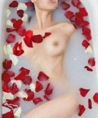Мои услуги настолько разнообразны, что ты точно найдешь то, что тебе нужно. 💋
🌹 Я могу стать твоей нежной и страстной любовницей, которая превратит твои самые сокровенные фантазии в яркую реальность. Моя гибкость и развратность оставят тебя в полном восторге от нашей встречи.
💄 Ты можешь насладиться глубоким минетом, зажигательными стриптизом и самыми изысканными позами. Также доступны дополнительные возможности, которые ты узнаешь, связавшись со мной.
🌇 Живу в Москве, готова пригласить тебя в свою уютную квартиру или приехать к тебе. Фотографии, которые ты видишь, полностью соответствуют реальности. Незабываемые впечатления и удовольствие гарантированы. 💯
💌 Оставь всю заботу и напряжение за дверью и позвони мне сейчас. Я обещаю, что мы проведем вместе время, о котором ты еще долго будешь помнить. Жду твоего звонка, чтобы устроить тебе настоящий рай на земле. 😘 Эмилия